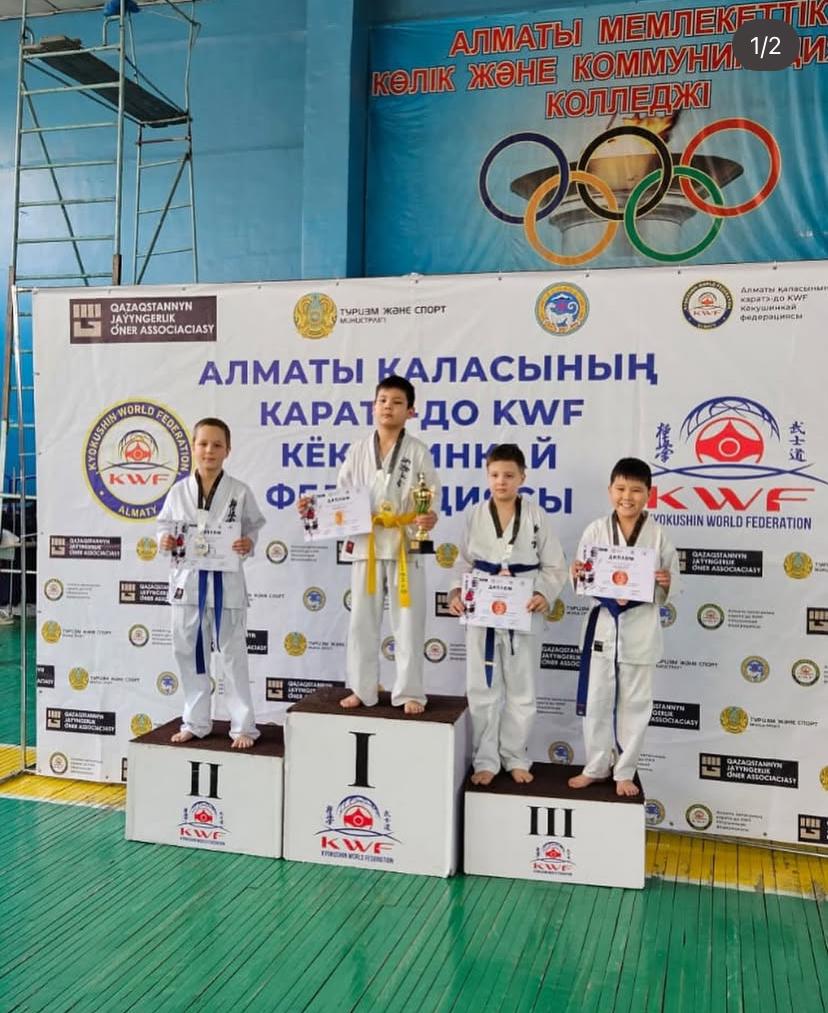 Шабанов Артем , ученик 3 б класса, занял 2 место в турнире по карате- до среди детей и юношей. Желаем дальнейших побед!!!