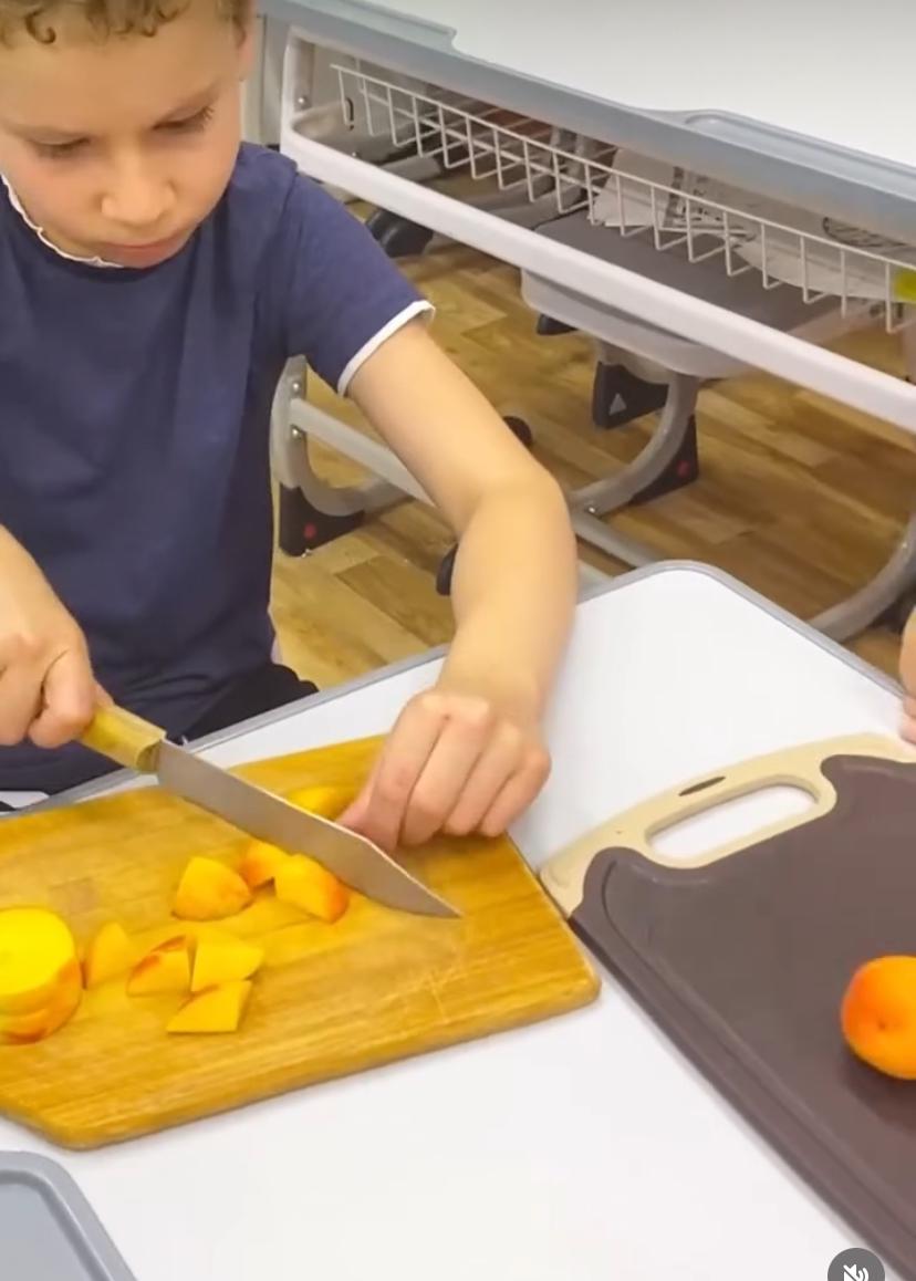 🍓🍌 Сегодня у 1 отряда «Улыбка» был вкусный и полезный день!