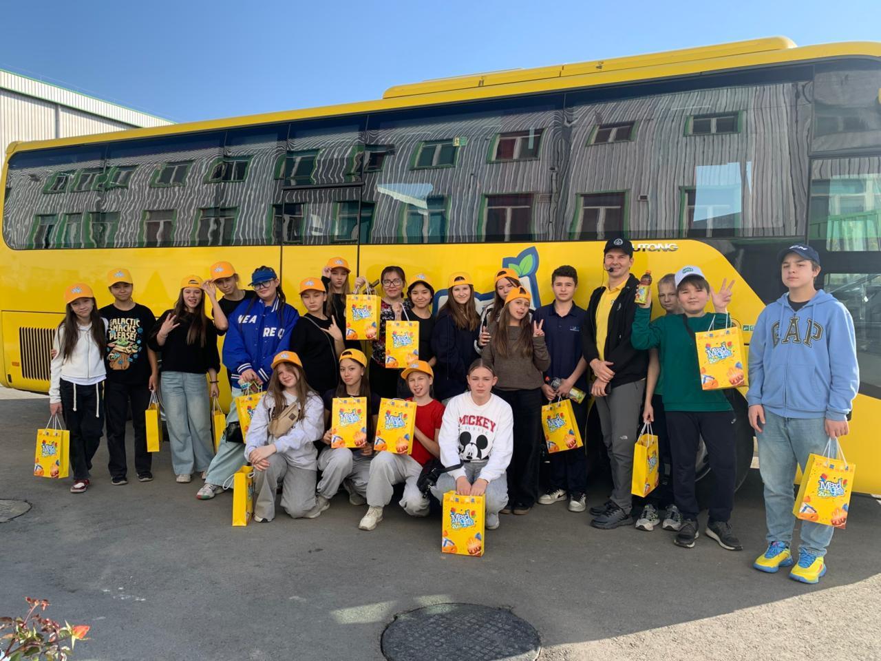 31 октября 2025 года, ученики 7 «В» класса вместе с классным руководителем Садыкбековой Дилярой Касымбековной отправились на увлекательную экскурсию в «Макси Чай»! 🍵